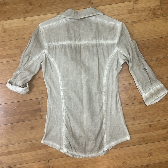 Guess button-down 3/4 sleeve top - Picture 4 of 4